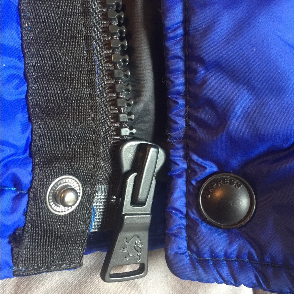 Express Men's Small Express Tech Winter Vest - Picture 6 of 8